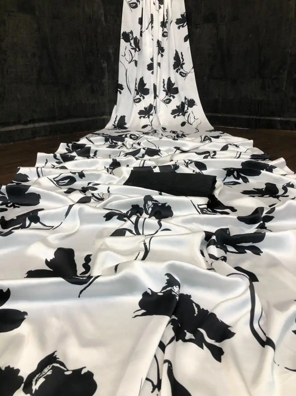 Veechis FLORAL White & Black Color Heavy Devsena Soft Silk Beautiful Digital Printed Saree Casual, Festive, Events. Expected Delivery 4-6 Working Days @1499 | Sarees, Bollywood Sarees, Creative Sarees, Designer Sarees, Embroidered Sarees, Modern Digital sarees, Party Wear Sarees