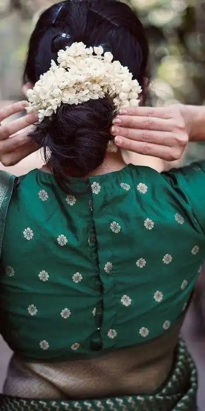 DDF PAYAL GreenColor Soft Lichi Silk Ordinary Design Rich Pallu Saree Casual, Party Wear, Events, Festivals Etc. Expected Delivery 4-6 Working Days 1349/ | Sarees, Bollywood Sarees, Creative Sarees, Designer Sarees, Embroidered Sarees, Ethnic Saree, Modern Digital sarees, Party Wear Sarees