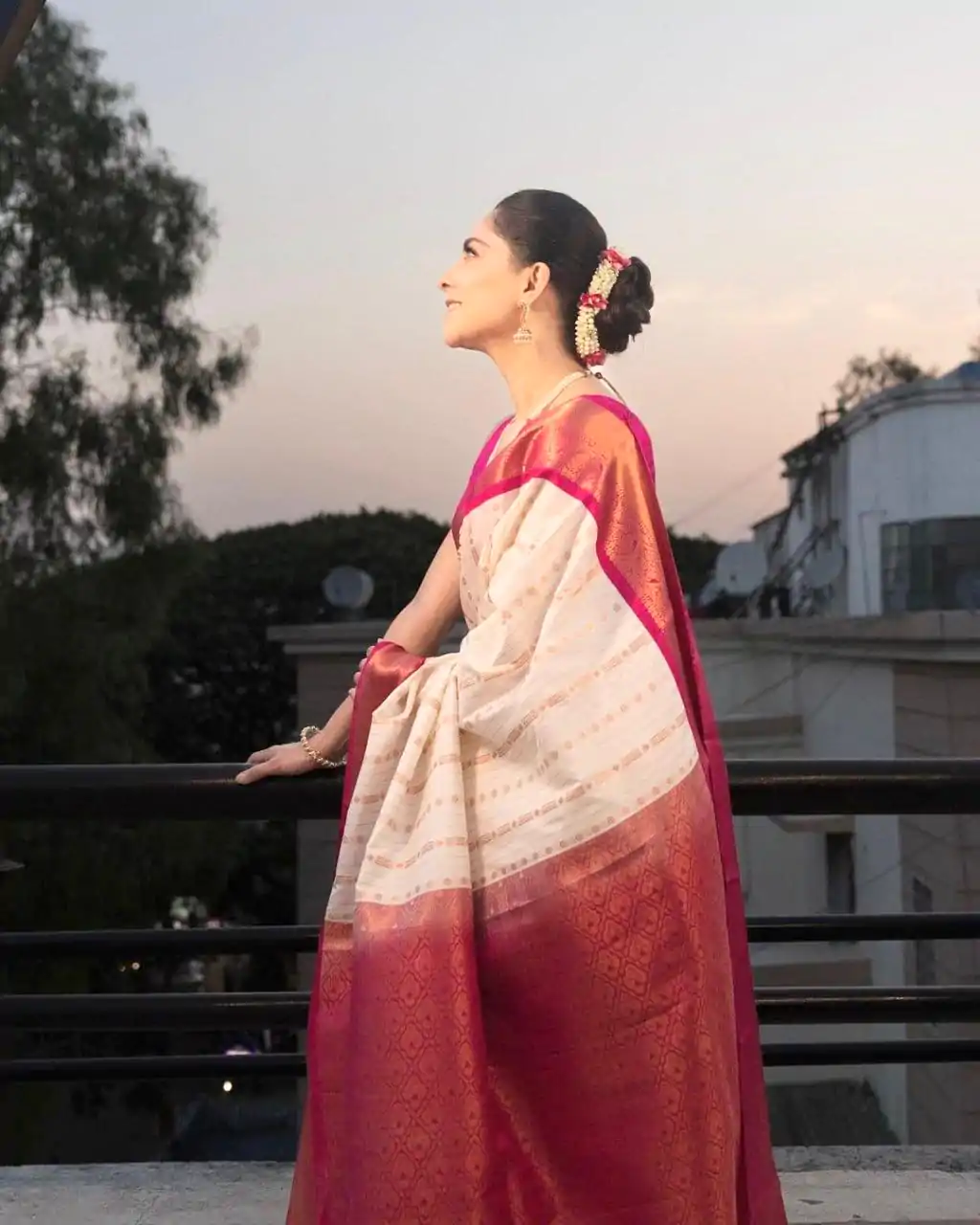 DDF SHRUTI 2 Golden Color Soft Lichi Silk Ordinary Design Rich Pallu Saree Casual, Party Wear, Events, Festivals Expected Delivery 4-6 Working @1499 | Sarees, Bollywood Sarees, Creative Sarees, Designer Sarees, Embroidered Sarees, Ethnic Saree, Modern Digital sarees, Party Wear Sarees