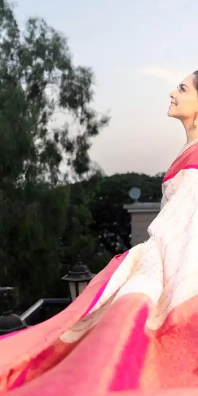 DDF SHRUTI 2 Golden Color Soft Lichi Silk Ordinary Design Rich Pallu Saree Casual, Party Wear, Events, Festivals Expected Delivery 4-6 Working @1499 | Sarees, Bollywood Sarees, Creative Sarees, Designer Sarees, Embroidered Sarees, Ethnic Saree, Modern Digital sarees, Party Wear Sarees