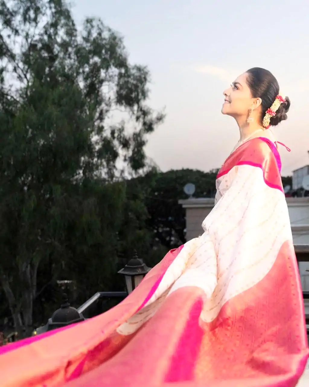 DDF SHRUTI 2 Golden Color Soft Lichi Silk Ordinary Design Rich Pallu Saree Casual, Party Wear, Events, Festivals Expected Delivery 4-6 Working @1499 | Sarees, Bollywood Sarees, Creative Sarees, Designer Sarees, Embroidered Sarees, Ethnic Saree, Modern Digital sarees, Party Wear Sarees