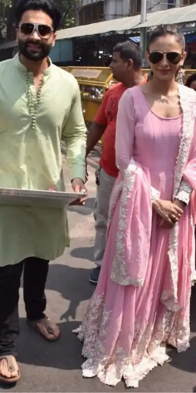 SSR 453 Pink Color Georgette Embroidery Sequence Gown Casual, Wedding, Party, Festive, Events Etc. Expected Delivery 4-6 Working Days @2049/- | Gowns, Bollywood Gowns, Creative Gowns, Designer Gowns, Embroidered Gowns, Party Wear Gowns