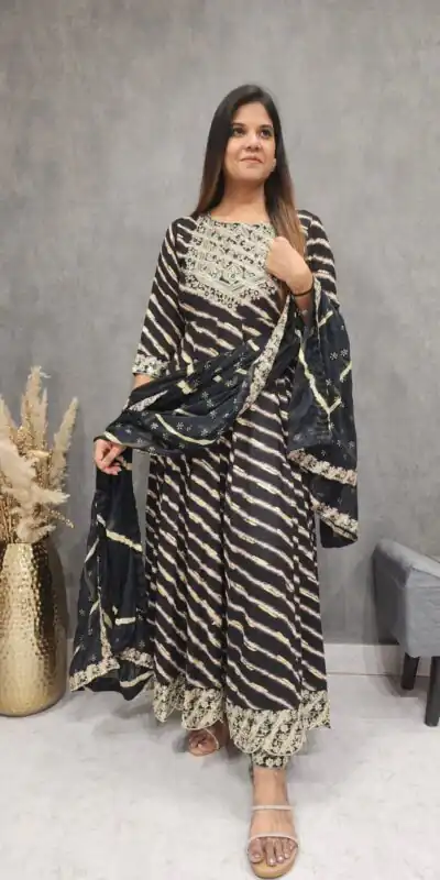 SRK 5084 Black Color Georgette Sequence Embroidery Gown Casual, Wedding, Party, Festive, Events Etc. Expected Delivery 4-6 Working Days @1899/- | Gowns, Bollywood Gowns, Creative Gowns, Designer Gowns, Embroidered Gowns, Party Wear Gowns