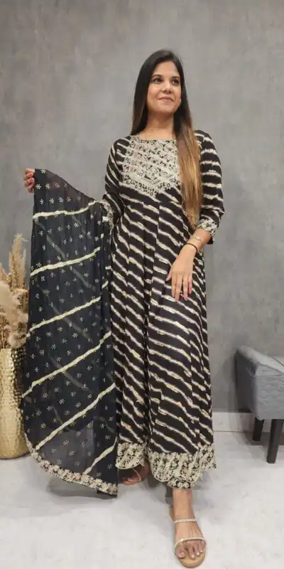 SRK 5084 Black Color Georgette Sequence Embroidery Gown Casual, Wedding, Party, Festive, Events Etc. Expected Delivery 4-6 Working Days @1899/- | Gowns, Bollywood Gowns, Creative Gowns, Designer Gowns, Embroidered Gowns, Party Wear Gowns