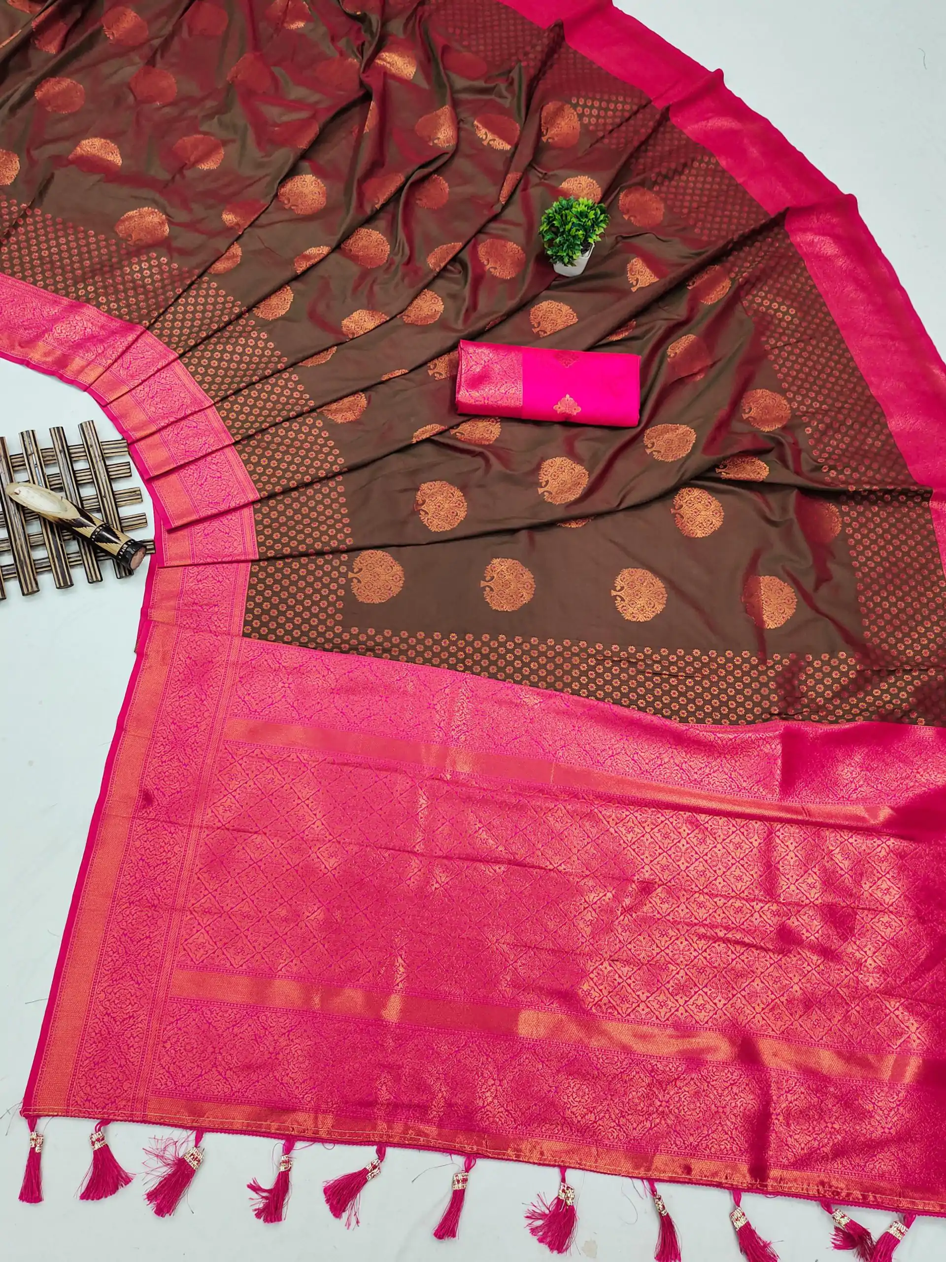 MB™️3281 Brown Color Soft Silk Copper Zari Design Saree Casual, Wedding, Party, Festival, Events, Expected Delivery 4-6 Working Days @2049/- | Sarees, Bollywood Sarees, Creative Sarees, Designer Sarees, Embroidered Sarees, Ethnic Saree, Modern Digital sarees, Party Wear Sarees