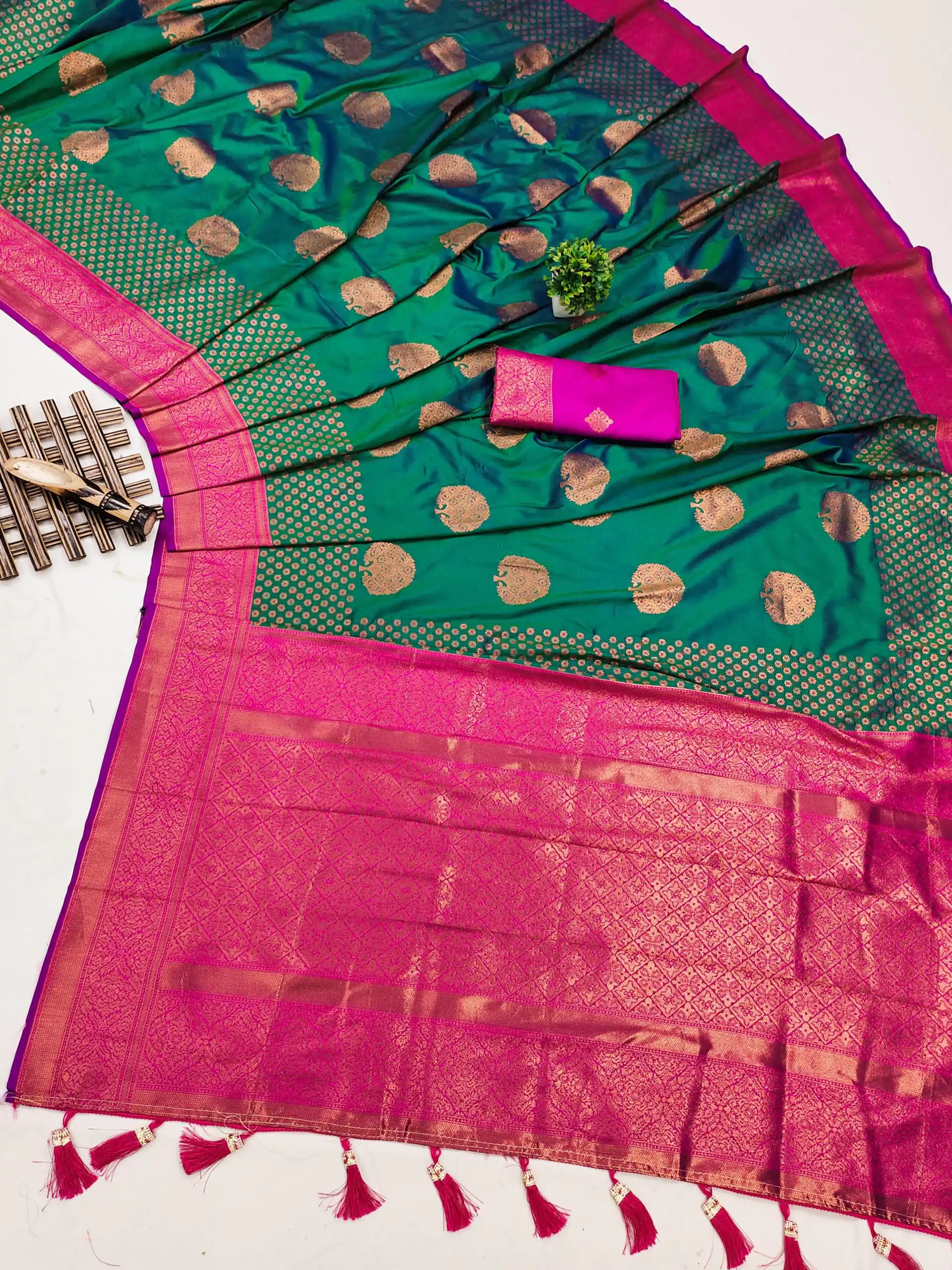 MB™️3281 Green Color Soft Silk Copper Zari Design Saree Casual, Wedding, Party, Festival, Events, Expected Delivery 4-6 Working Days @2049/- | Sarees, Bollywood Sarees, Creative Sarees, Designer Sarees, Embroidered Sarees, Ethnic Saree, Modern Digital sarees, Party Wear Sarees