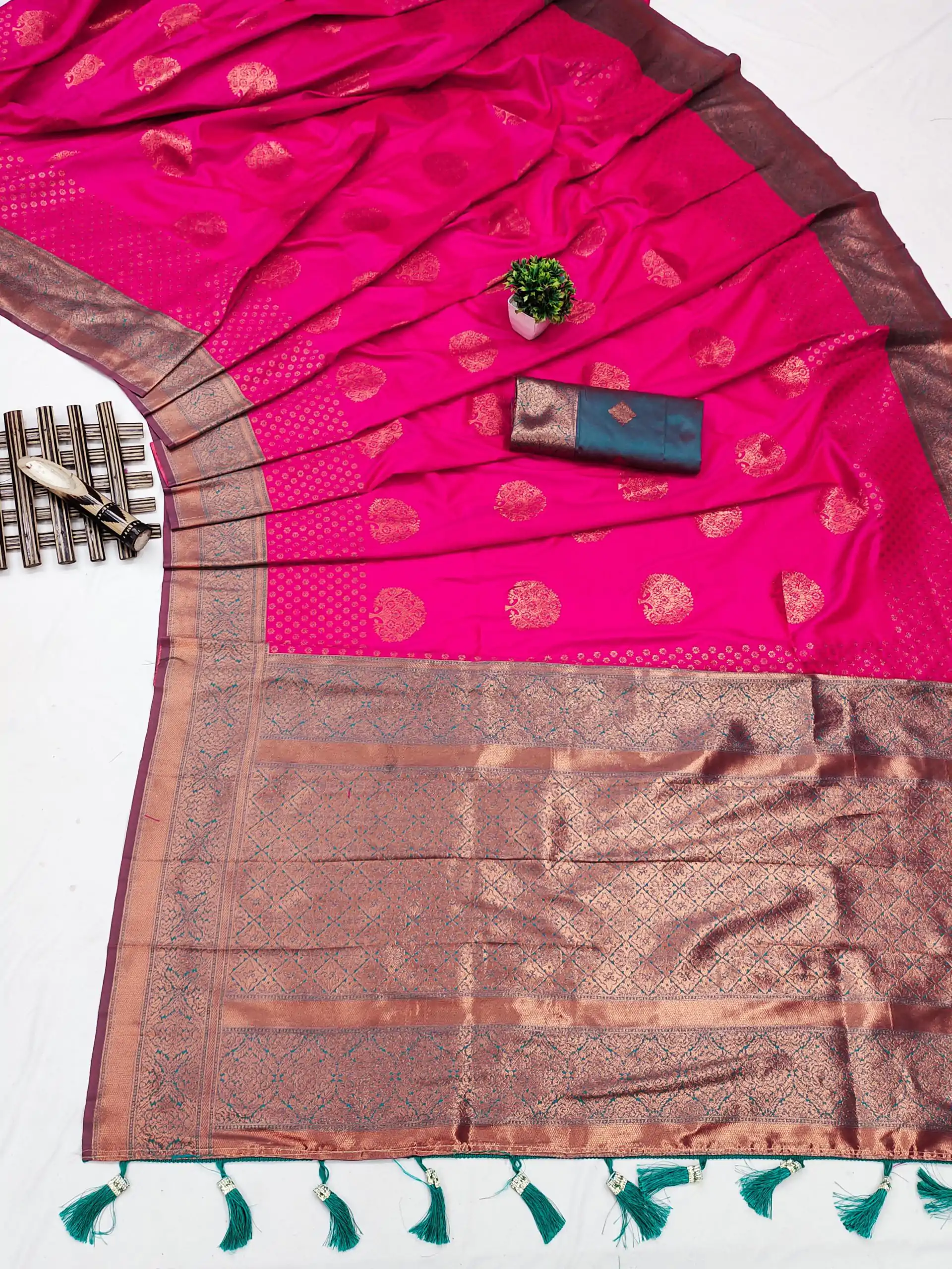 MB™️3281 Pink Color Soft Silk Copper Zari Design Saree Casual, Wedding, Party, Festival, Events, Expected Delivery 4-6 Working Days @2049/- | Sarees, Bollywood Sarees, Creative Sarees, Designer Sarees, Embroidered Sarees, Ethnic Saree, Modern Digital sarees, Party Wear Sarees