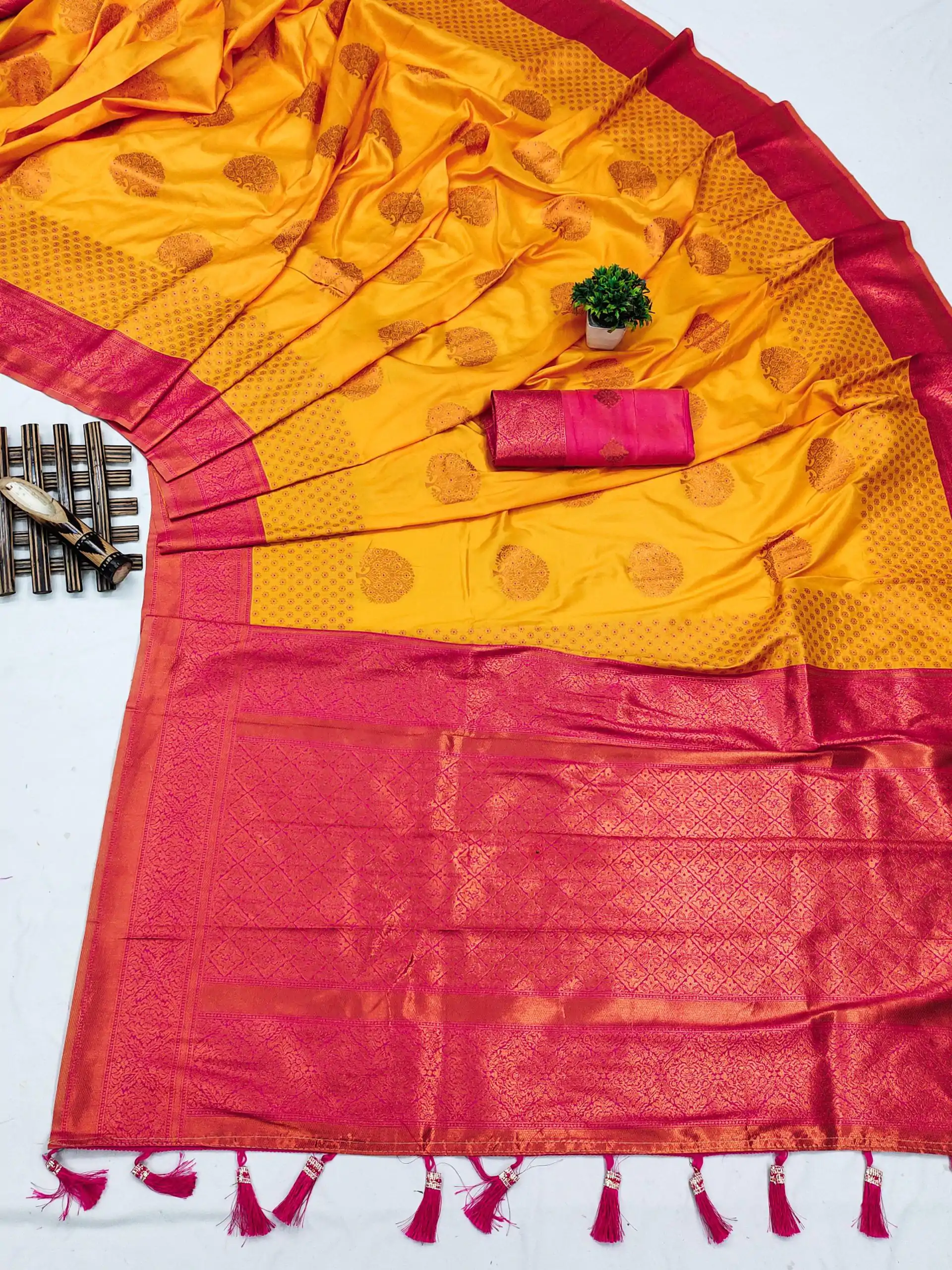 MB™️3281 Yellow Color Soft Silk Copper Zari Design Saree Casual, Wedding, Party, Festival, Events, Expected Delivery 4-6 Working Days @2049/- | Sarees, Bollywood Sarees, Creative Sarees, Designer Sarees, Embroidered Sarees, Ethnic Saree, Modern Digital sarees, Party Wear Sarees