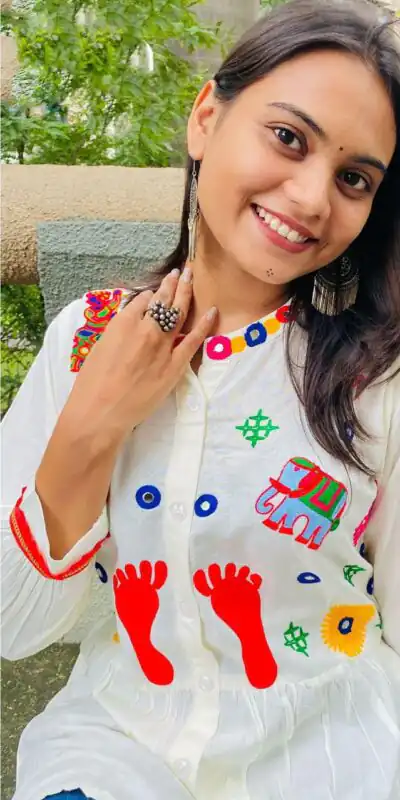 INLI Pankhudi White Color Cotton Flex and Rayo Embroidery Work Kurti Casual, Wedding, Party, Festive, Events Etc. Expected Delivery 4-6 Working Days @1299/- | Kurti, Bollywood Kurti, Creative Kurtis, Designer Kurti, Party Wear Kurti, Selfie Kurti