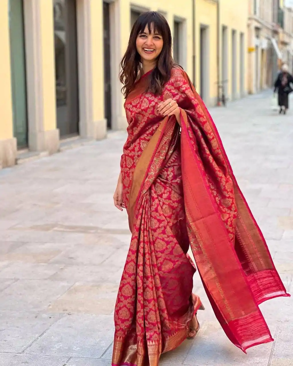 KP 4093 Red Color Soft Litchi Silk Jacquard Work Saree Casual, Wedding, Festive, Events . Expected Delivery  4-6 Working Days @1399/- only                                                                                                                                             | Sarees, Bollywood Sarees, Creative Sarees, Designer Sarees, Embroidered Sarees, Ethnic Saree, Modern Digital sarees, Party Wear Sarees