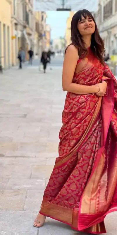 KP 4093 Red Color Soft Litchi Silk Jacquard Work Saree Casual, Wedding, Festive, Events . Expected Delivery  4-6 Working Days @1399/- only                                                                                                                                             | Sarees, Bollywood Sarees, Creative Sarees, Designer Sarees, Embroidered Sarees, Ethnic Saree, Modern Digital sarees, Party Wear Sarees