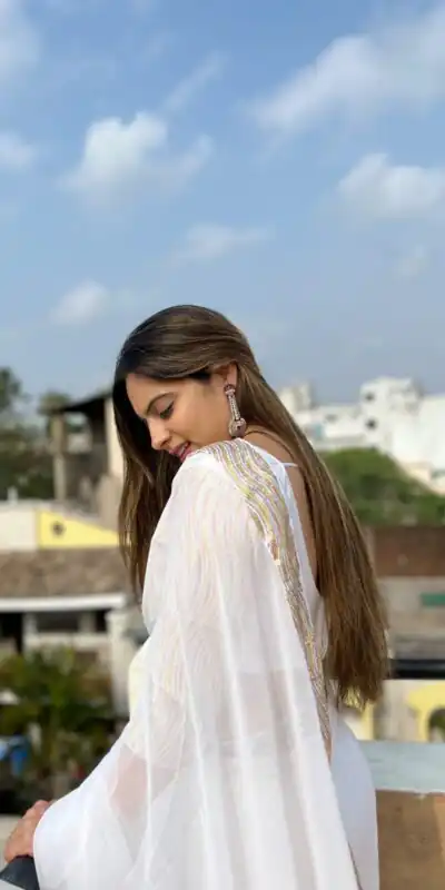 JR 579 White Color Georgette Sequence Work Lace Saree Casual, Wedding, Festive, Events . Expected Delivery  4-6 Working Days @1599/- only                                                                                                                                             | Sarees, Bollywood Sarees, Creative Sarees, Designer Sarees, Embroidered Sarees, Ethnic Saree, Modern Digital sarees, Party Wear Sarees