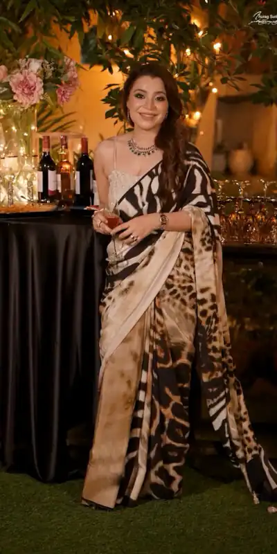 BT 410 Cream Color Vichitra Silk Digital Prints Work Saree Casual, Wedding, Festive, Events . Expected Delivery  4-6 Working Days @1624/- only                                                                                                                                           | Sarees, Bollywood Sarees, Creative Sarees, Designer Sarees, Embroidered Sarees, Ethnic Saree, Modern Digital sarees, Party Wear Sarees