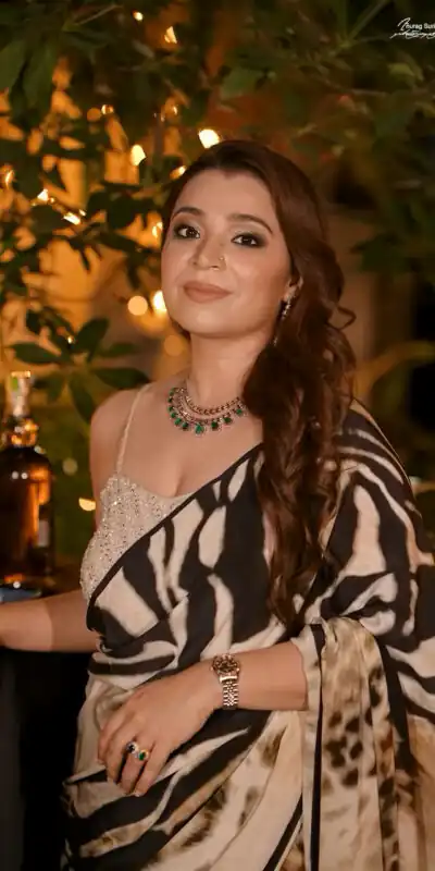 BT 410 Cream Color Vichitra Silk Digital Prints Work Saree Casual, Wedding, Festive, Events . Expected Delivery  4-6 Working Days @1624/- only                                                                                                                                           | Sarees, Bollywood Sarees, Creative Sarees, Designer Sarees, Embroidered Sarees, Ethnic Saree, Modern Digital sarees, Party Wear Sarees