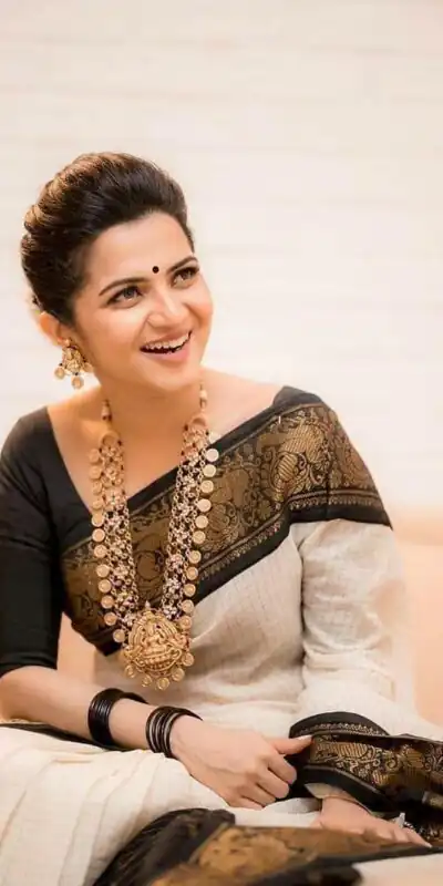 KP 3025 Black Soft Lichi Silk Saree Perfect for Wedding, Party, Baby Shower, Onam, Durga Puja . Available at ₹1449 only. Delivery 4-6 Working Days. | Sarees, Bollywood Sarees, Creative Sarees, Designer Sarees, Embroidered Sarees, Ethnic Saree, Modern Digital sarees, Party Wear Sarees