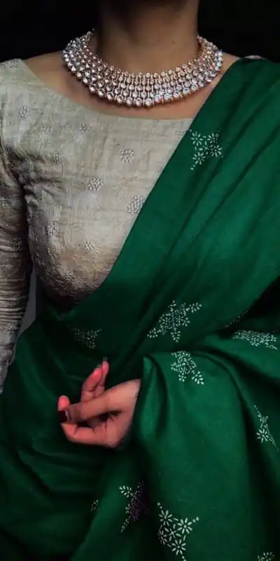 BT 1104 Green Natural silk with Thread Embroidery & Embroidery Work Saree . Now at just ₹1549. Delivery 4-6 Working Days. Shop now. | Sarees, Bollywood Sarees, Creative Sarees, Designer Sarees, Embroidered Sarees, Ethnic Saree, Modern Digital sarees, Party Wear Sarees