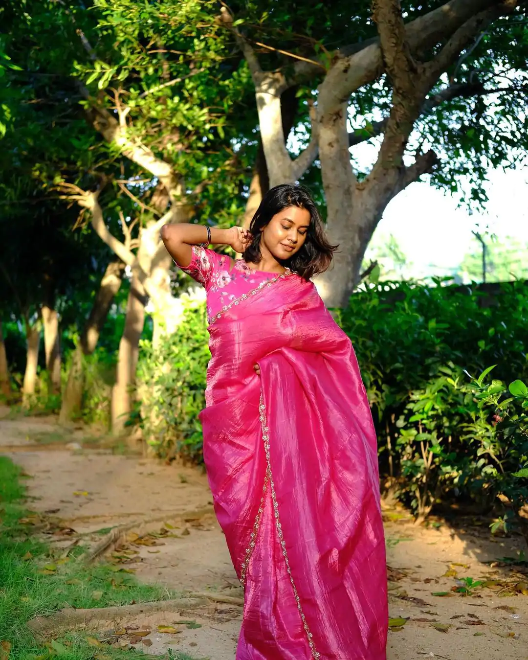 AC Gold Pink Lavender Gold Crush with Lace Border & Lace Work Saree . Festive Deal ₹2599. Delivery 4-6 Working Days. Shop now. | Sarees, Bollywood Sarees, Creative Sarees, Designer Sarees, Embroidered Sarees, Ethnic Saree, Modern Digital sarees, Party Wear Sarees