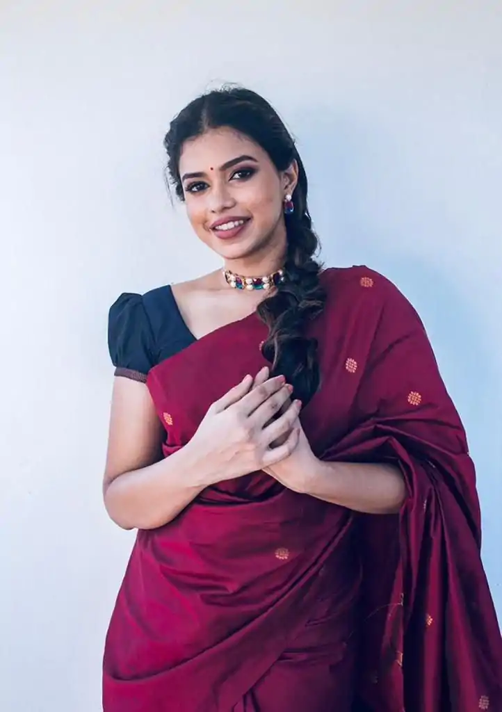 KP 5000 Red Soft Lichi Silk Saree with Designer Work. Wedding, Party, Festive, Events, Now at just ₹1249. Delivery 4-6 Working Days. Shop now. | Sarees, Bollywood Sarees, Creative Sarees, Designer Sarees, Embroidered Sarees, Ethnic Saree, Modern Digital sarees, Party Wear Sarees