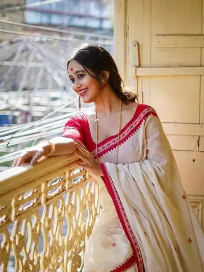 KP 5074 White Color Soft Lilan Slab Weaving Work Saree Casual, Party Wear, Wedding, Events Etc. Expected Delivery 4-6 Working Days @1449/- | Sarees, Bollywood Sarees, Creative Sarees, Designer Sarees, Embroidered Sarees, Ethnic Saree, Modern Digital sarees, Party Wear Sarees