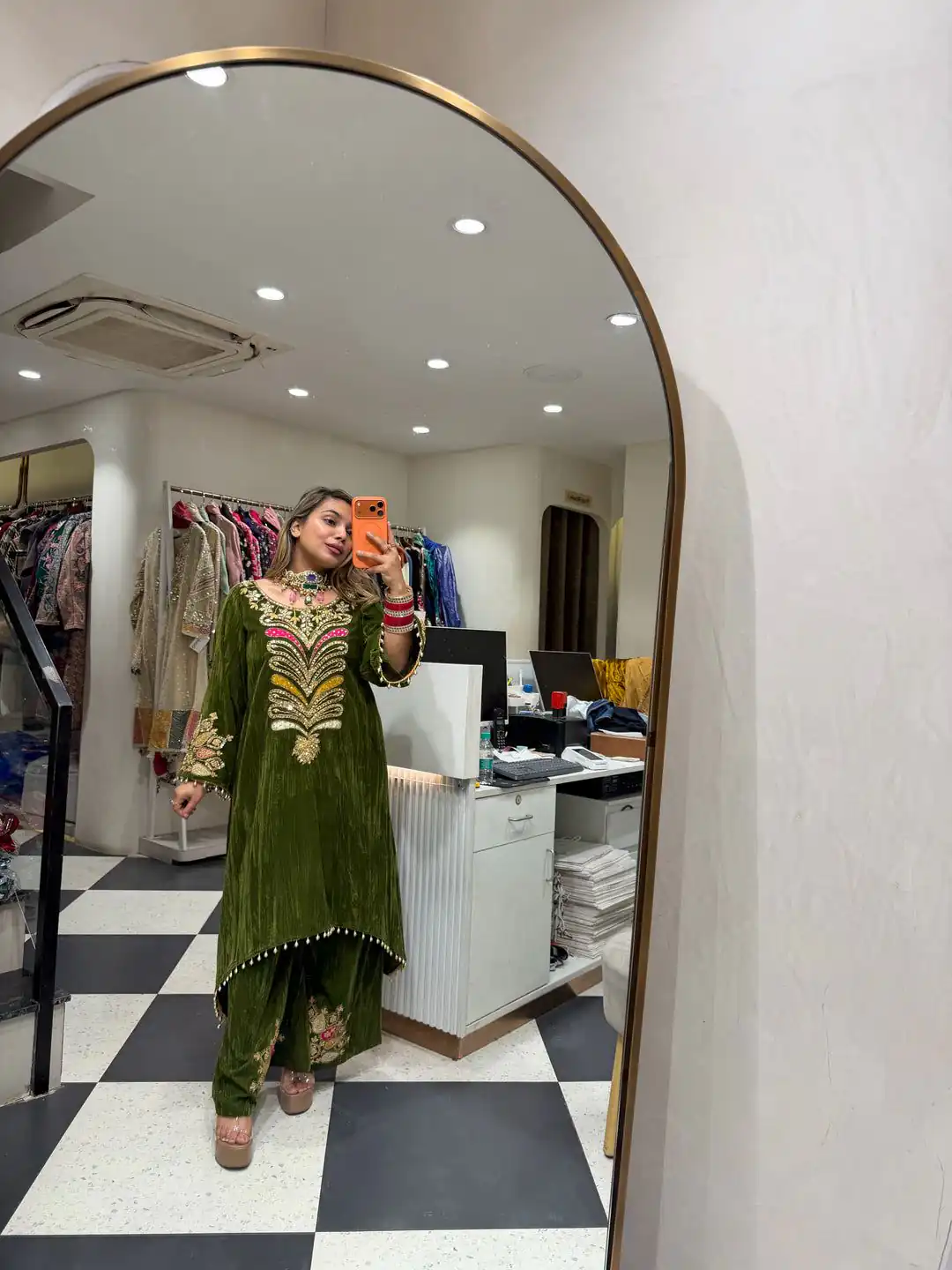 Green 9000 Velvet Lace Embroidery Work Salwar Suit