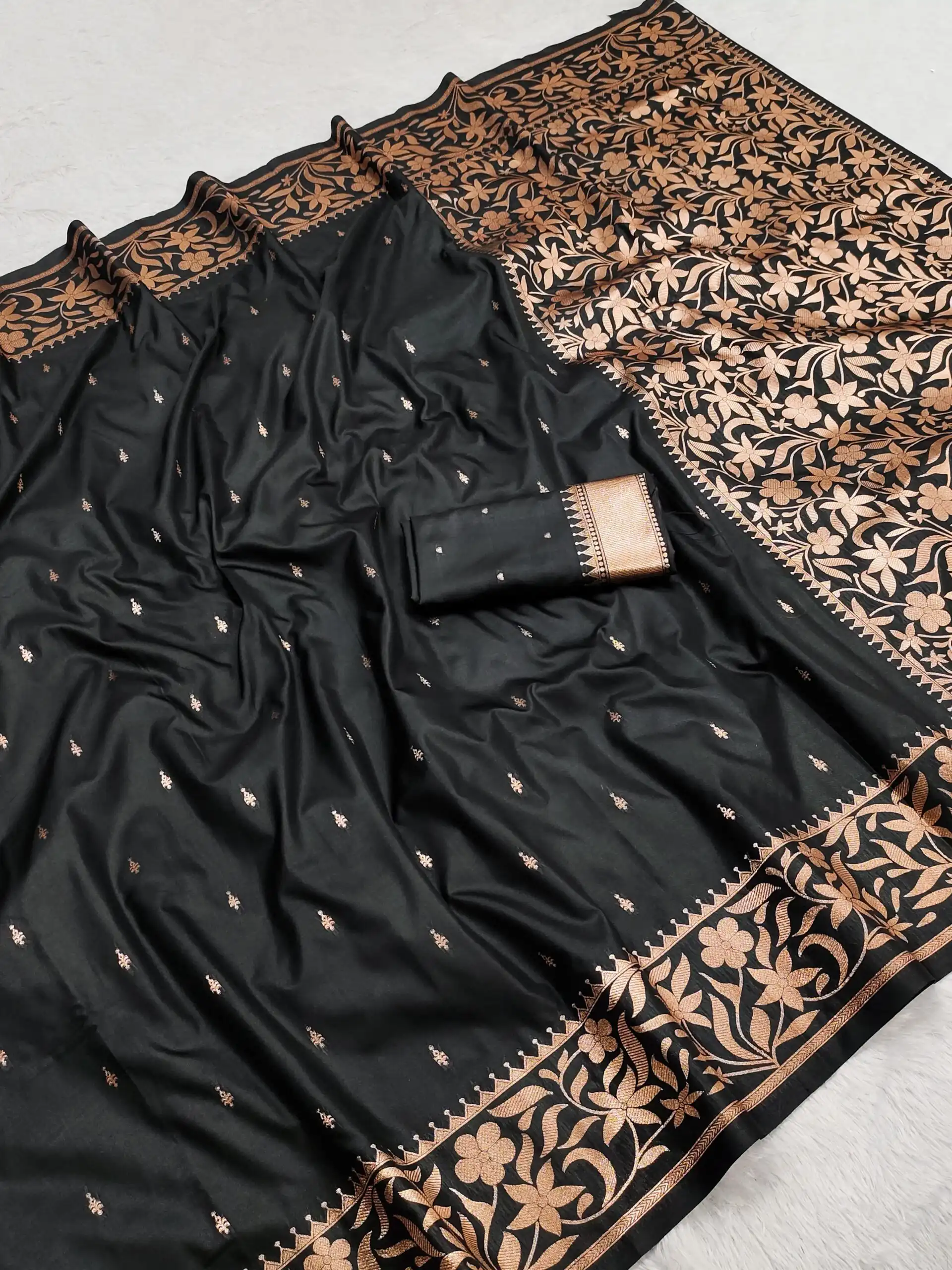 MB 197 Black Color Banarasi Silk Saree with Zari Work & Lace Work. Exclusive Offer ₹1899. Delivery 4-6 Working Days. Shop now. | Sarees, Bollywood Sarees, Creative Sarees, Designer Sarees, Embroidered Sarees, Ethnic Saree, Modern Digital sarees, Party Wear Sarees