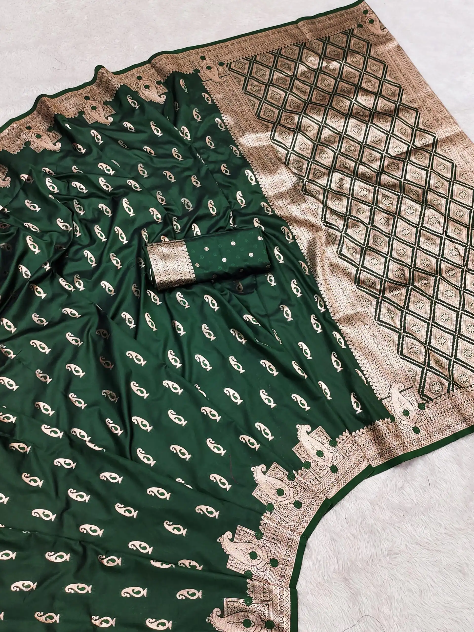 MB 41 Green Color Green Banarasi Silk Zari Weaving Saree . Wedding, Party, Festive, Available at ₹1849 only. Delivery 4-6 Working Days. Shop now. | Sarees, Bollywood Sarees, Creative Sarees, Designer Sarees, Embroidered Sarees, Ethnic Saree, Modern Digital sarees, Party Wear Sarees