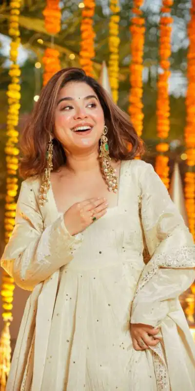 KD 1555 Off White Chinon Silk Gown Perfect for Wedding, Party, Engagement, Lohri, Diwali – . Grab it for ₹2149. Delivery 4-6 Working Days. Shop n | Gowns, Bollywood Gowns, Creative Gowns, Designer Gowns, Embroidered Gowns, Party Wear Gowns