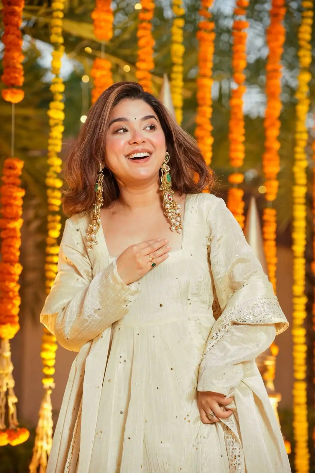 KD 1555 Off White Chinon Silk Gown Perfect for Wedding, Party, Engagement, Lohri, Diwali – . Grab it for ₹2149. Delivery 4-6 Working Days. Shop n | Gowns, Bollywood Gowns, Creative Gowns, Designer Gowns, Embroidered Gowns, Party Wear Gowns