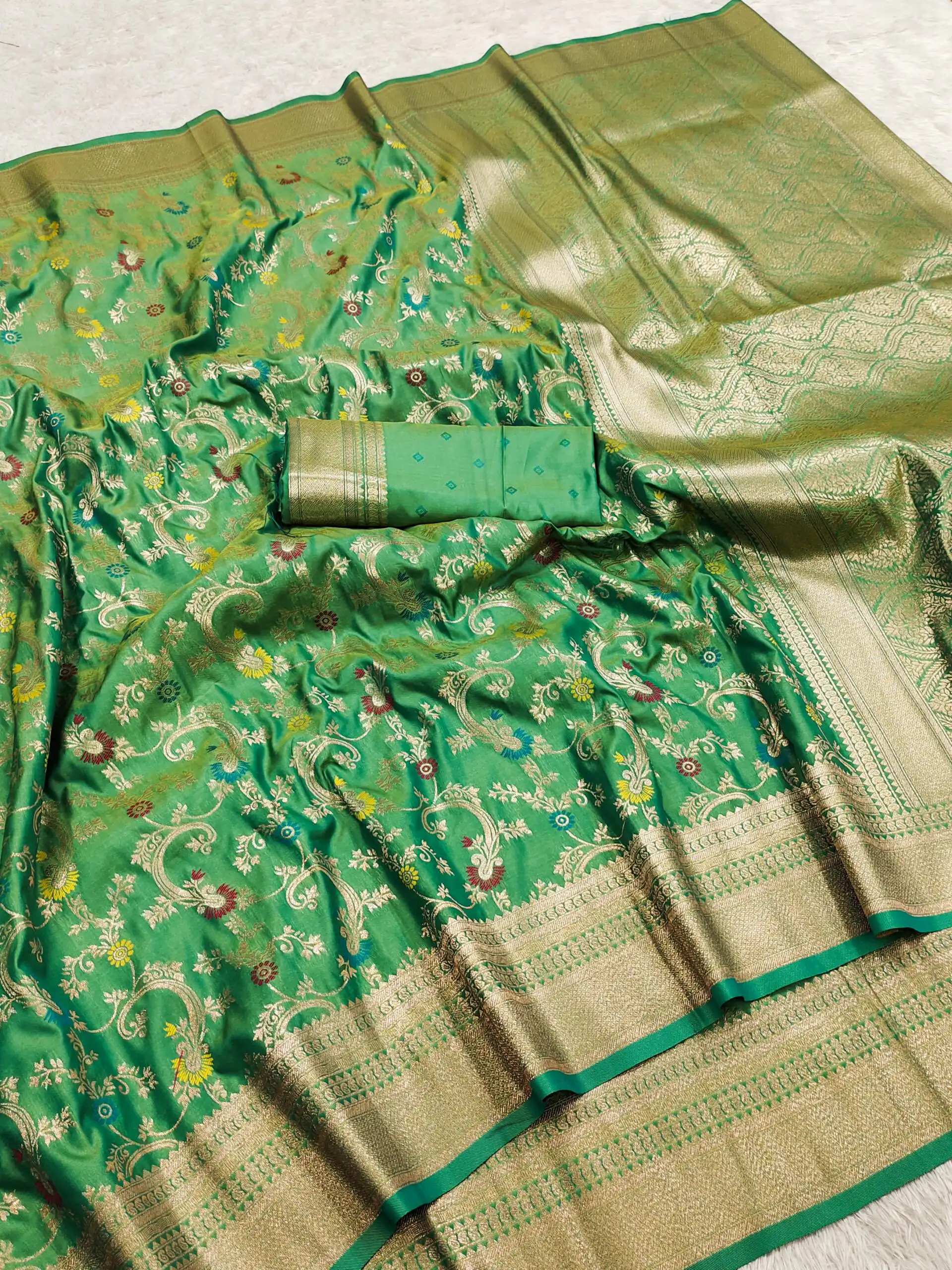 Parrot Green Banarasi Silk With Zari Lace Work Saree