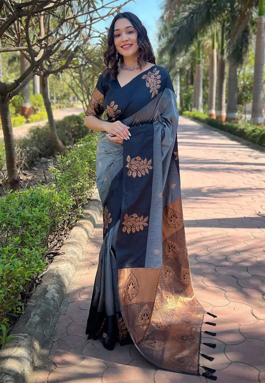 Grey Lichi Silk Jacquard Saree - Image 2