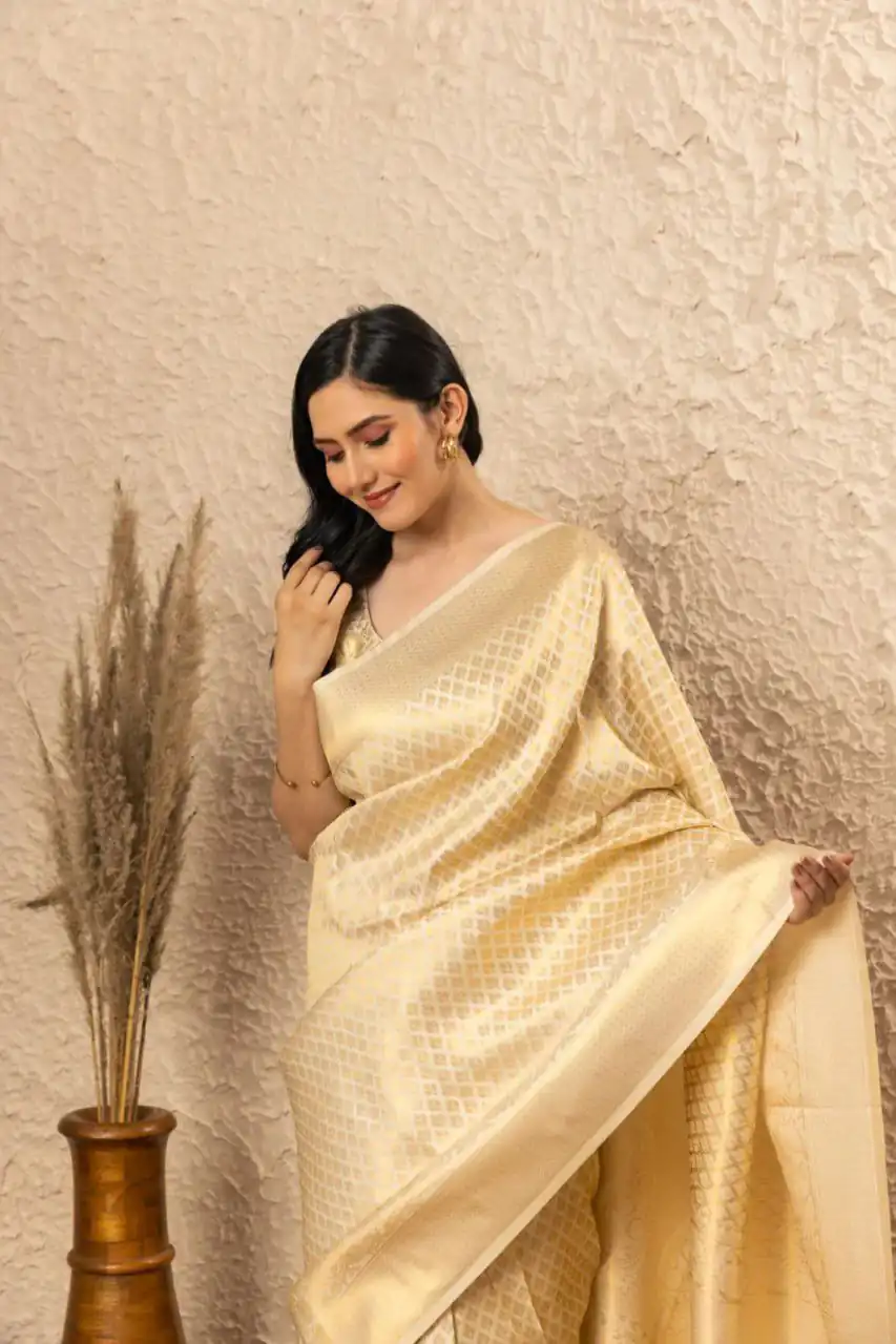 Attractive Off White Lichi Silk Jacquard Work Saree - Image 4