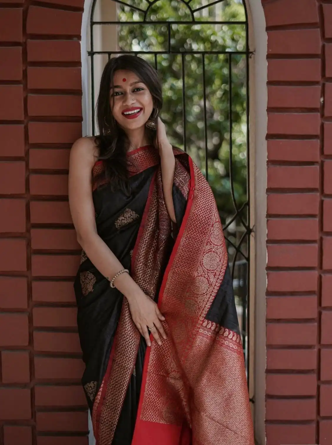 Dazzling Black Lichi Silk Jacquard Work Saree - Image 6
