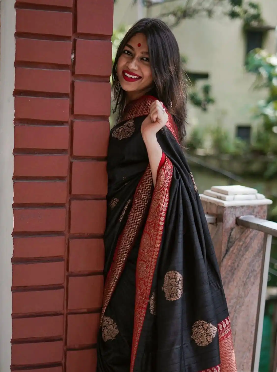 Dazzling Black Lichi Silk Jacquard Work Saree - Image 10