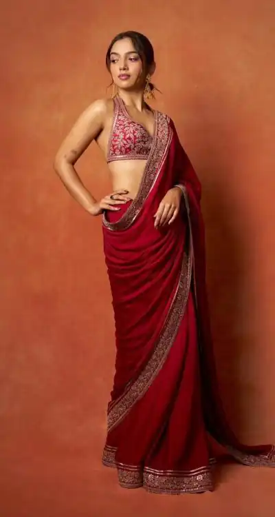 NC 5531 Red Soft Rangoli Silk Saree with Embroidery Work & Lace Work. Special Price ₹1949. Delivery 4-6 Working Days. Shop now. | Sarees, Bollywood Sarees, Creative Sarees, Designer Sarees, Embroidered Sarees, Ethnic Saree, Modern Digital sarees, Party Wear Sarees