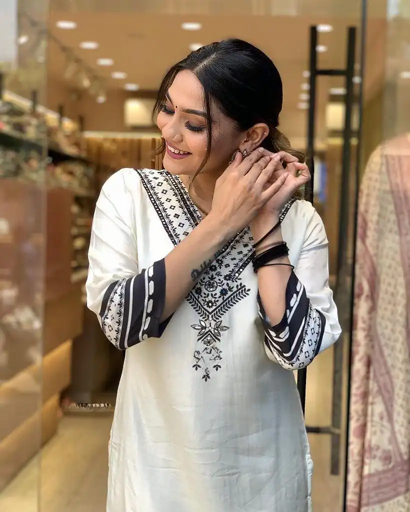 DC G20 White in Maslin Digital Print Salwar Suit . Wedding, Party, Festive, Events, Introductory Price ₹1549. Delivery 4-6 Working Days. Shop now. | Jump Suits, Salwar suit, Designer Suits, Casual Suits, Creative suits, Palazzo Suits, Party Wear Suits, Patiala Suits, Straight Suits