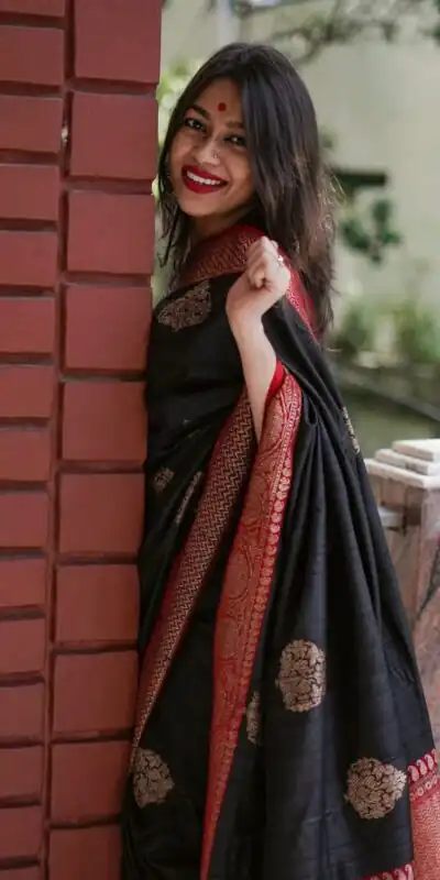 KPR 282 Black Soft Lichi Silk Saree Perfect for Wedding, Party, Reception, Diwali, Ethnic Day – . Affordable Price ₹1449. Delivery 4-6 Working Days. | Sarees, Bollywood Sarees, Creative Sarees, Designer Sarees, Embroidered Sarees, Ethnic Saree, Modern Digital sarees, Party Wear Sarees
