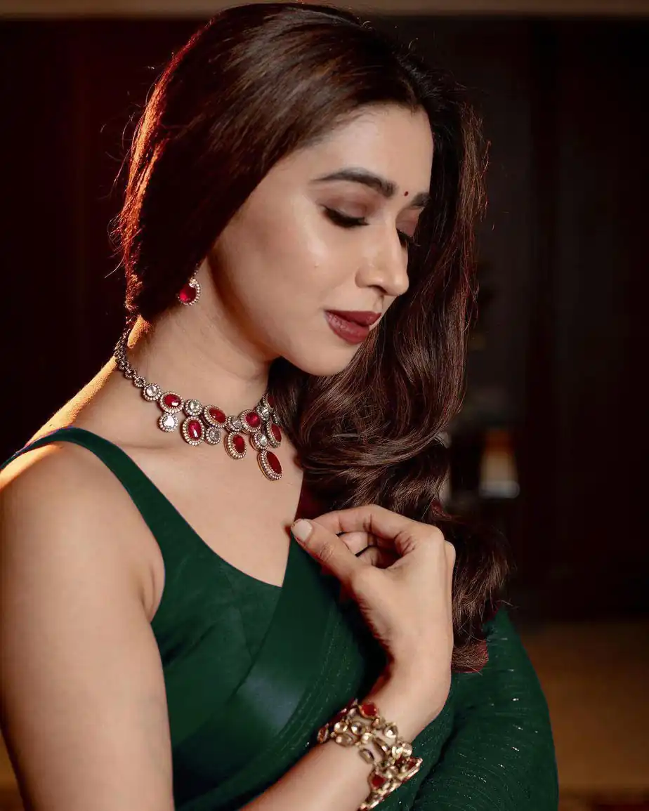 Green Georgette With Sequence Work Saree - Image 2