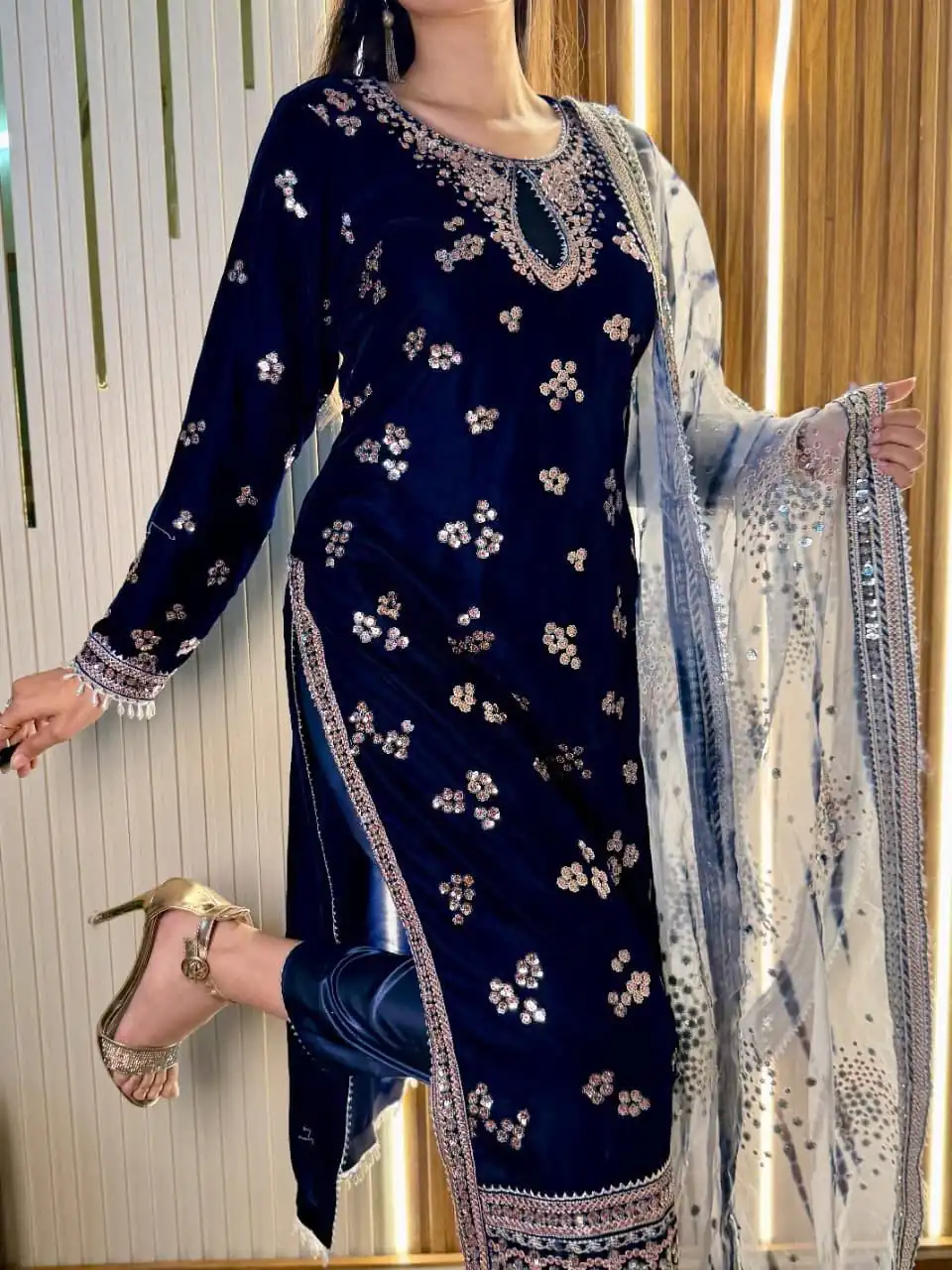 Navy Blue 9000 Velvet Embroidery Lace Work Salwar Suit - Image 2