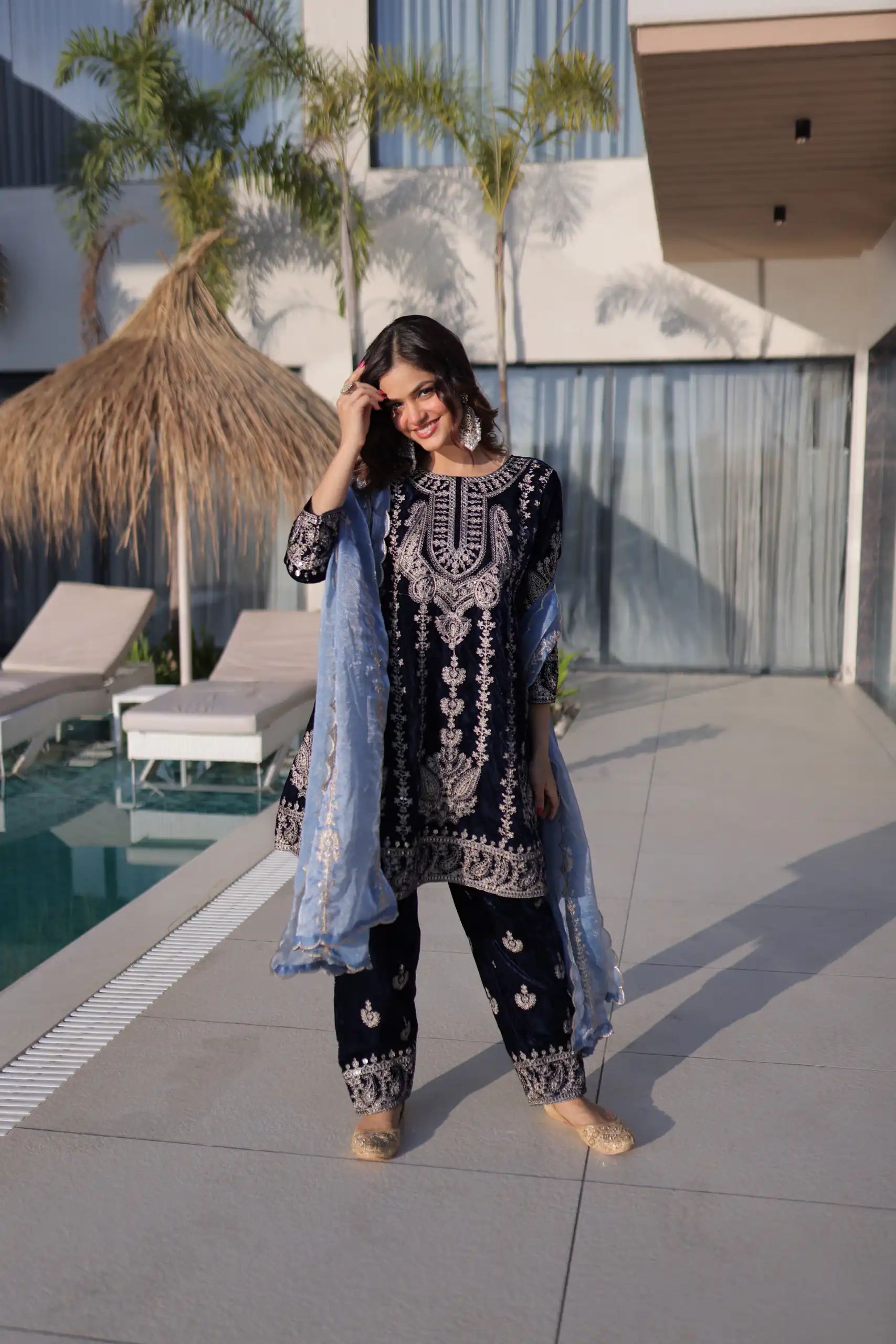 Navy Blue 9000 Velvet Zari Embroidery Work Salwar Suit - Image 5