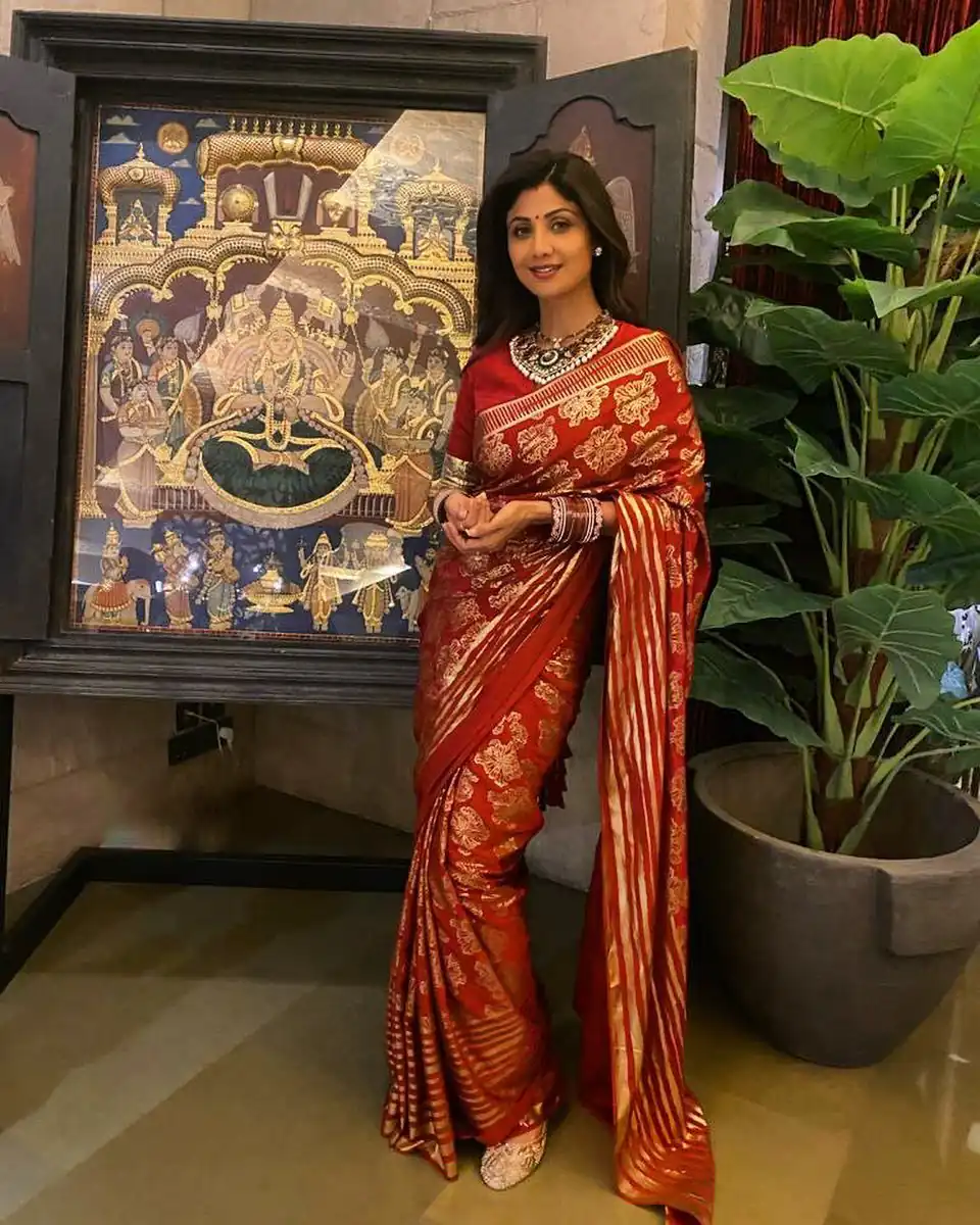 KT 148 Red Color Dolla Silk Foil Printed Saree Designer Work. Online Best Price ₹1474. Delivery 4-6 Working Days. Shop now. | Sarees, Bollywood Sarees, Creative Sarees, Designer Sarees, Embroidered Sarees, Ethnic Saree, Modern Digital sarees, Party Wear Sarees