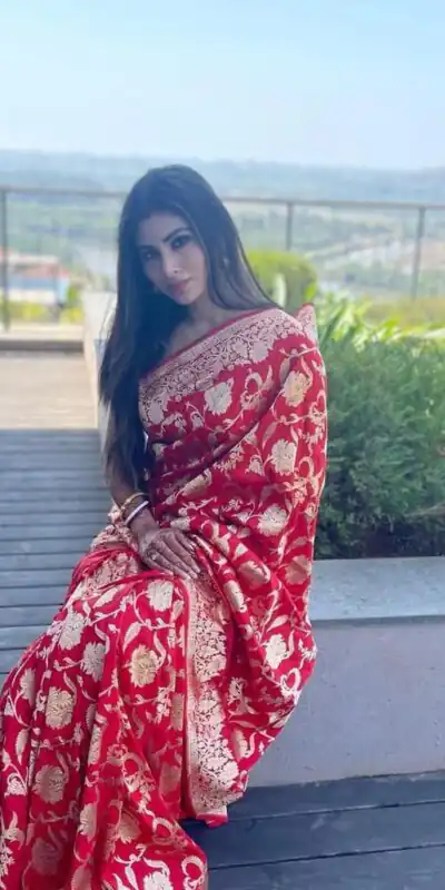 KPR 115 Red Color Soft Lichi Silk Saree with Lace Border & Lace Work. Best Price ₹1399. Delivery 4-6 Working Days. Shop now. | Sarees, Bollywood Sarees, Creative Sarees, Designer Sarees, Embroidered Sarees, Ethnic Saree, Modern Digital sarees, Party Wear Sarees