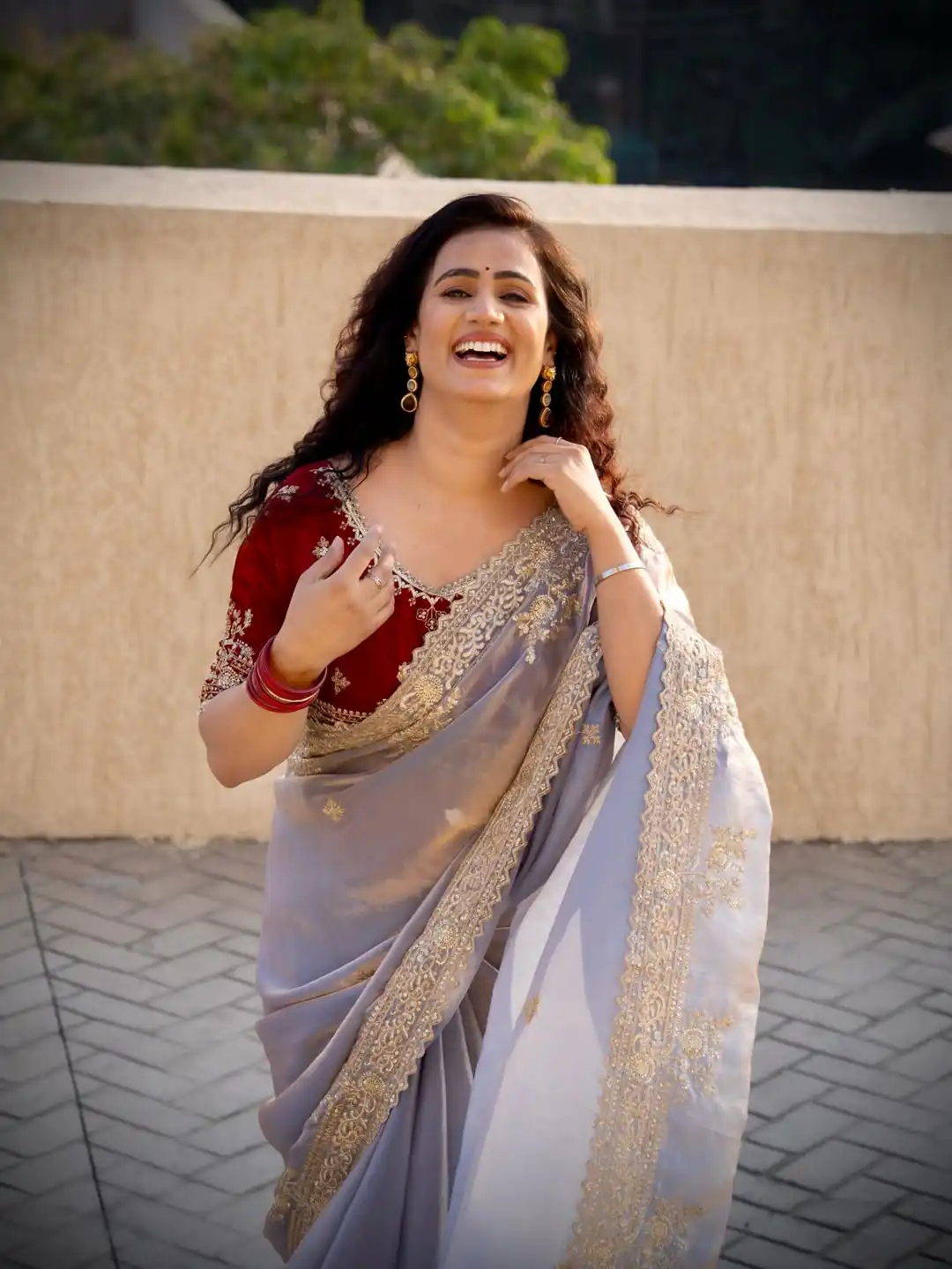 Elegant Lavender Fendy Satin Embroidery Work Saree - Image 4