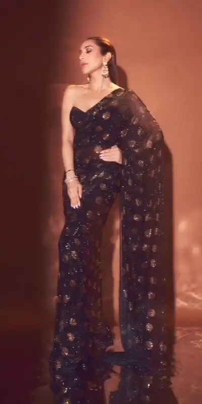 DF 3487 Black Faux Georgette Round Box Embroidery Work Saree . Perfect for Wedding, Party, Onam, Family ,Festive Deal ₹2049. Delivery 4-6 Working Days | Sarees, Bollywood Sarees, Creative Sarees, Designer Sarees, Embroidered Sarees, Ethnic Saree, Modern Digital sarees, Party Wear Sarees