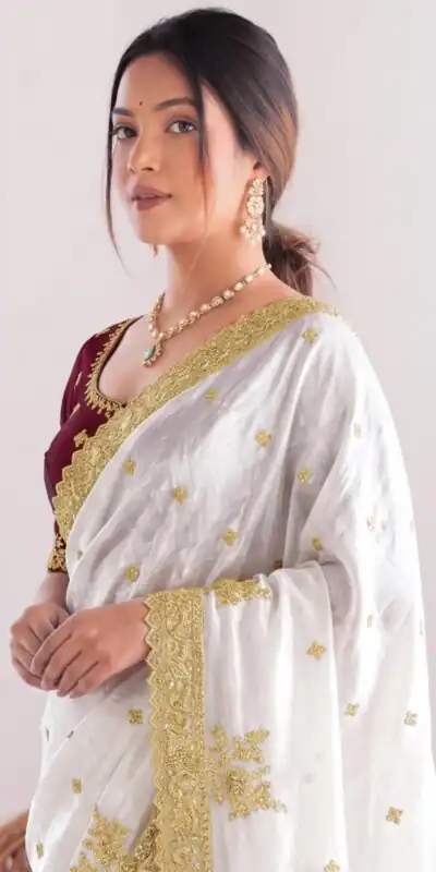 JR 666 White Fendy Satin Saree Perfect for Wedding, Party, Durga Puja, Raksha Bandhan, Sangeet – . Festive Deal ₹1949. Delivery 4-6 Working Days. | Sarees, Bollywood Sarees, Creative Sarees, Designer Sarees, Embroidered Sarees, Ethnic Saree, Modern Digital sarees, Party Wear Sarees