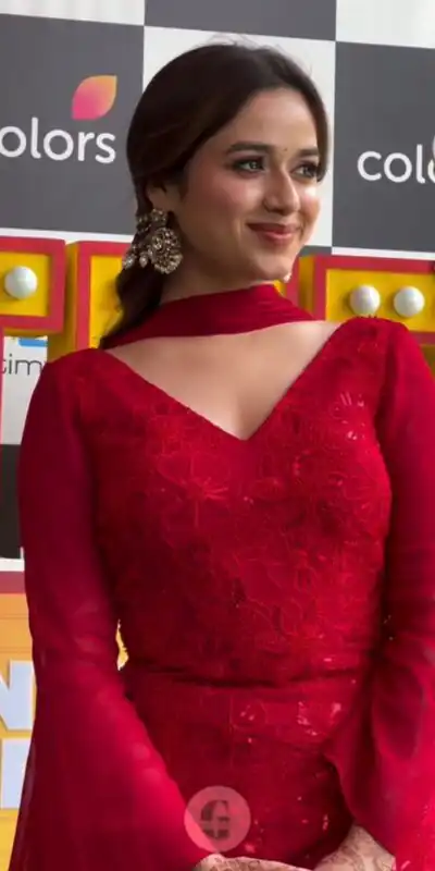 VLM 329 Red Faux Georgette Salwar Suit erfect for Wedding, Party, Mehendi, Pongal, Reception – . Available at ₹1999 only. Delivery 4-6 Working Days | Jump Suits, Salwar suit, Designer Suits, Casual Suits, Creative suits, Palazzo Suits, Party Wear Suits, Patiala Suits, Straight Suits