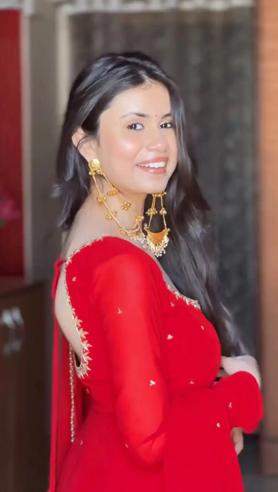 ZC 10023 Red Fox Georgette Gown Perfect for Wedding, Party, Makar Sankranti, Festival Celebrations, Engagement –. Grab it for ₹1999. Delivery 4-6 Worki | Gowns, Bollywood Gowns, Creative Gowns, Designer Gowns, Embroidered Gowns, Party Wear Gowns