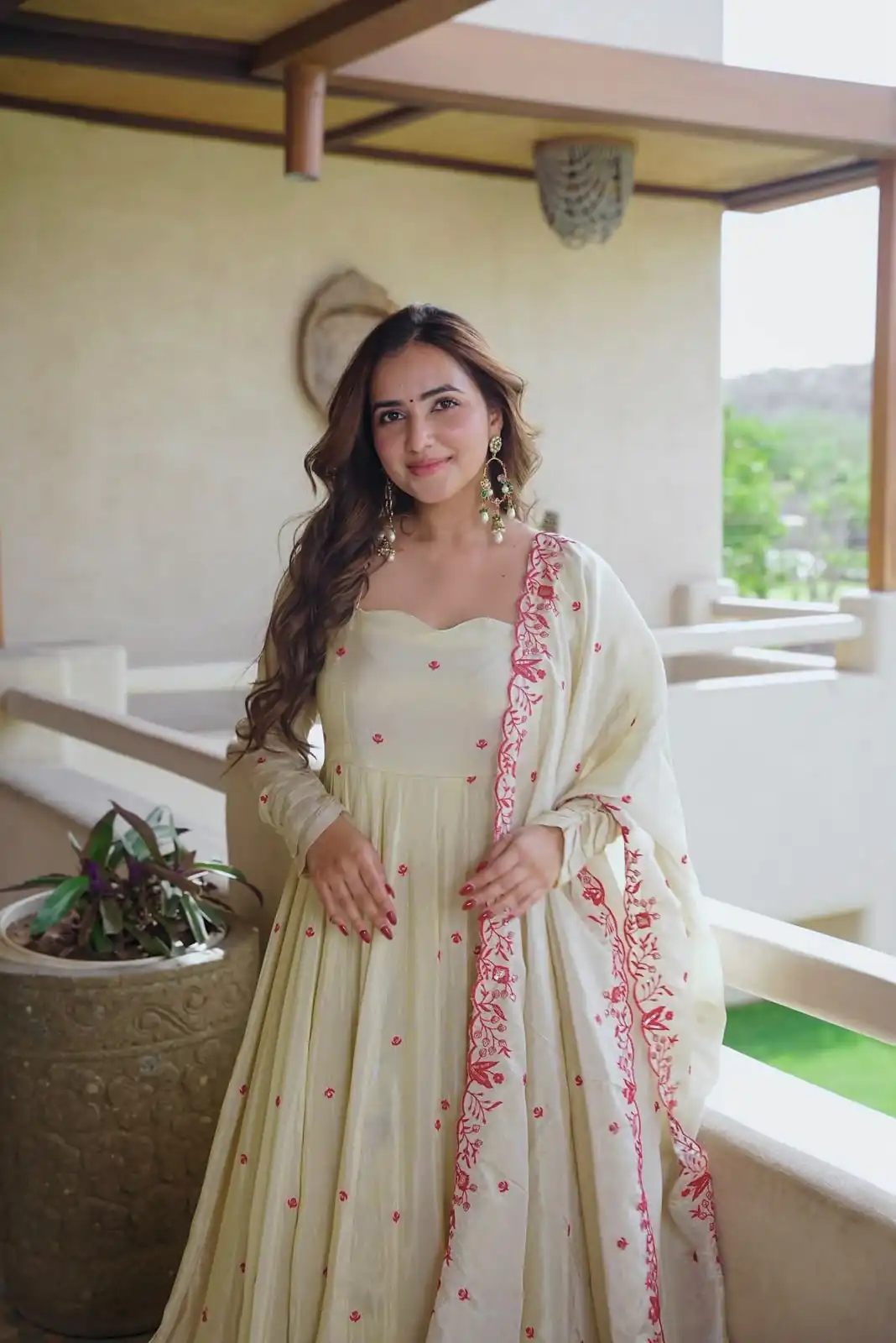 SRK 5360 Off White Dimond Silk Salwar Suit Perfect for Wedding, Party, Cultural Events, Traditional Day, Durga Puja –Affordable Price ₹2449/-. Delivery | Jump Suits, Salwar suit, Designer Suits, Casual Suits, Creative suits, Palazzo Suits, Party Wear Suits, Patiala Suits, Straight Suits