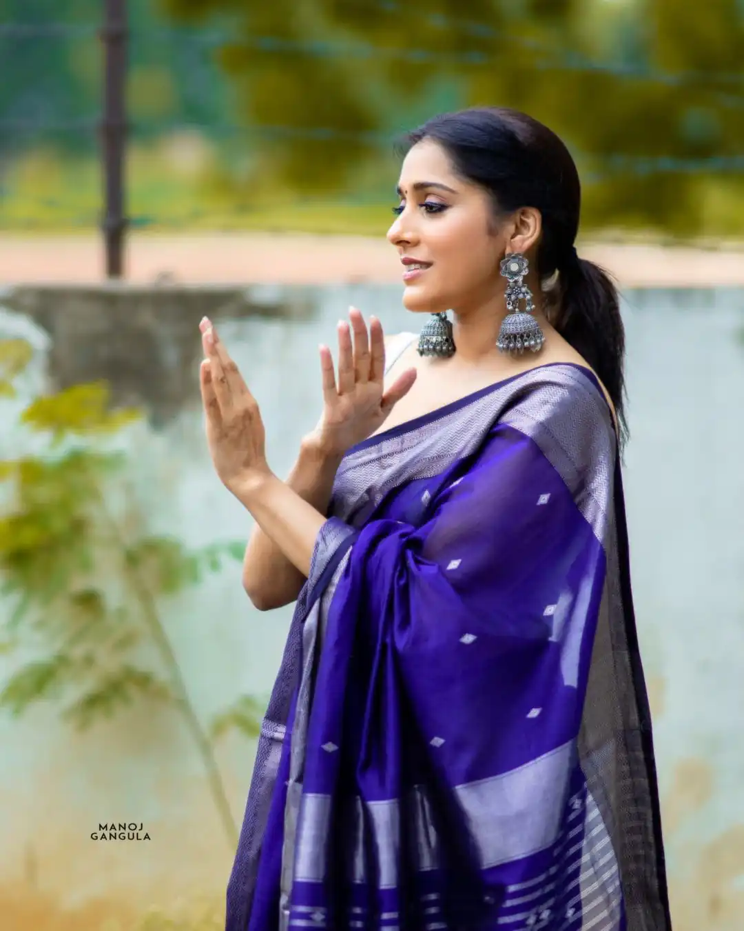 KP 5091 Royal Blue Soft Lichi Silk Saree with Lace Work & Lace Border. Introductory Price ₹1349. Delivery 4-6 Working Days. Shop now. | Sarees, Bollywood Sarees, Creative Sarees, Designer Sarees, Embroidered Sarees, Ethnic Saree, Modern Digital sarees, Party Wear Sarees