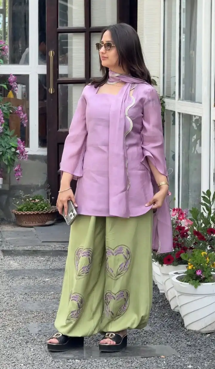 MD 3106 Lavender Mal Chanderi Salwar Suit Perfect for Wedding, Party, Baisakhi, Housewarming, Sangeet – Introductory Price ₹2249. Delivery 4-6 Working D | Jump Suits, Salwar suit, Designer Suits, Casual Suits, Creative suits, Palazzo Suits, Party Wear Suits, Patiala Suits, Straight Suits