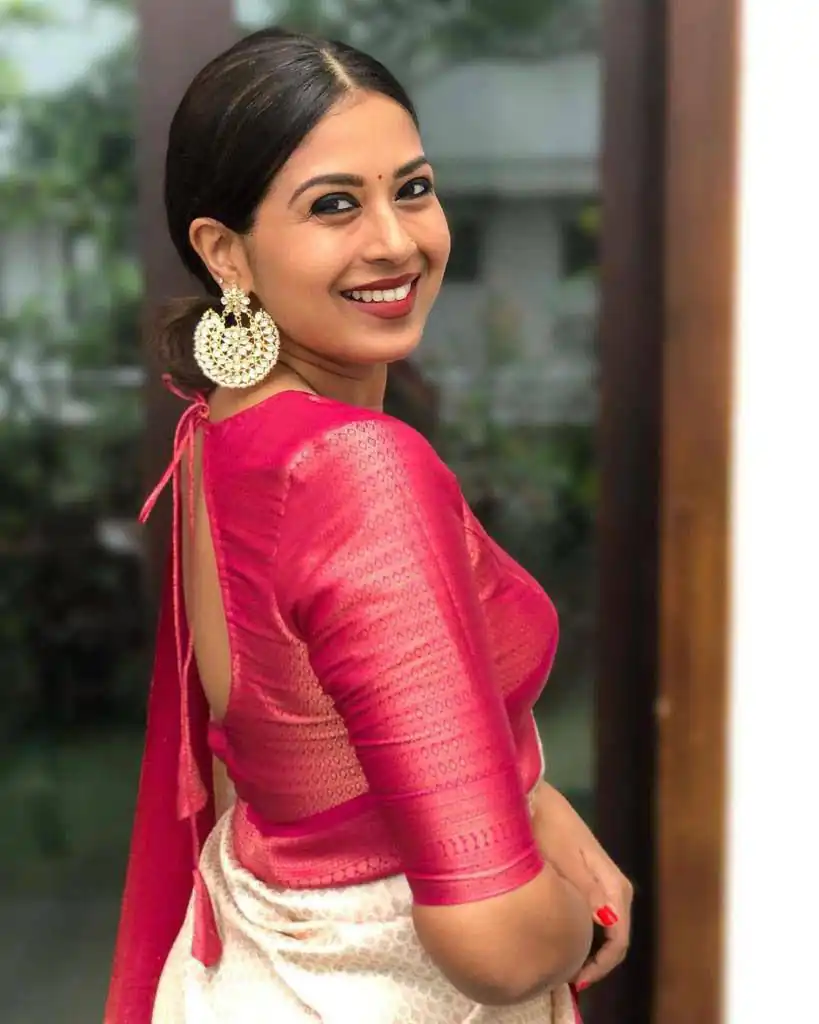 KP 4039 Off White Soft Lichi Silk Cloth Saree Perfect for Wedding, Party, Family Gatherings, Sangeet, Festive Deal ₹1599. Delivery 4-6 Working Days | Sarees, Bollywood Sarees, Creative Sarees, Designer Sarees, Embroidered Sarees, Ethnic Saree, Modern Digital sarees, Party Wear Sarees